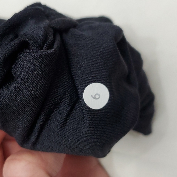 Lululemon pleated loose fit black size 6 tank - Picture 7 of 7